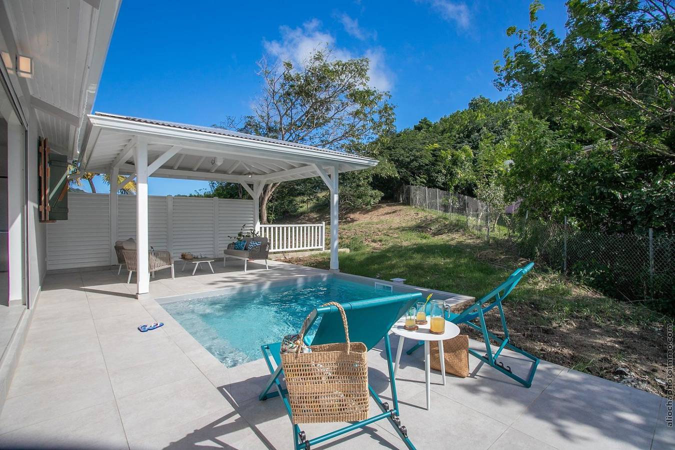 Villa Beachside Corail, vue mer, piscine, plage à pied in Sainte-Anne (Martinique), Martinique