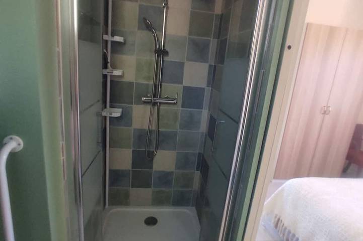 Rent F1 in Luberon near 30 km from Aix en Provence, Cavaillon, in Cadenet, Parque natural regional del Luberon