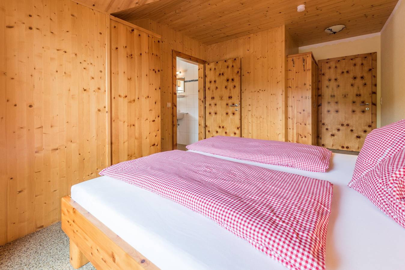 Ganze Ferienwohnung, 6-Raum Hütte für bis zu 16 Personen in Oberwölz, Westliche Obersteiermark