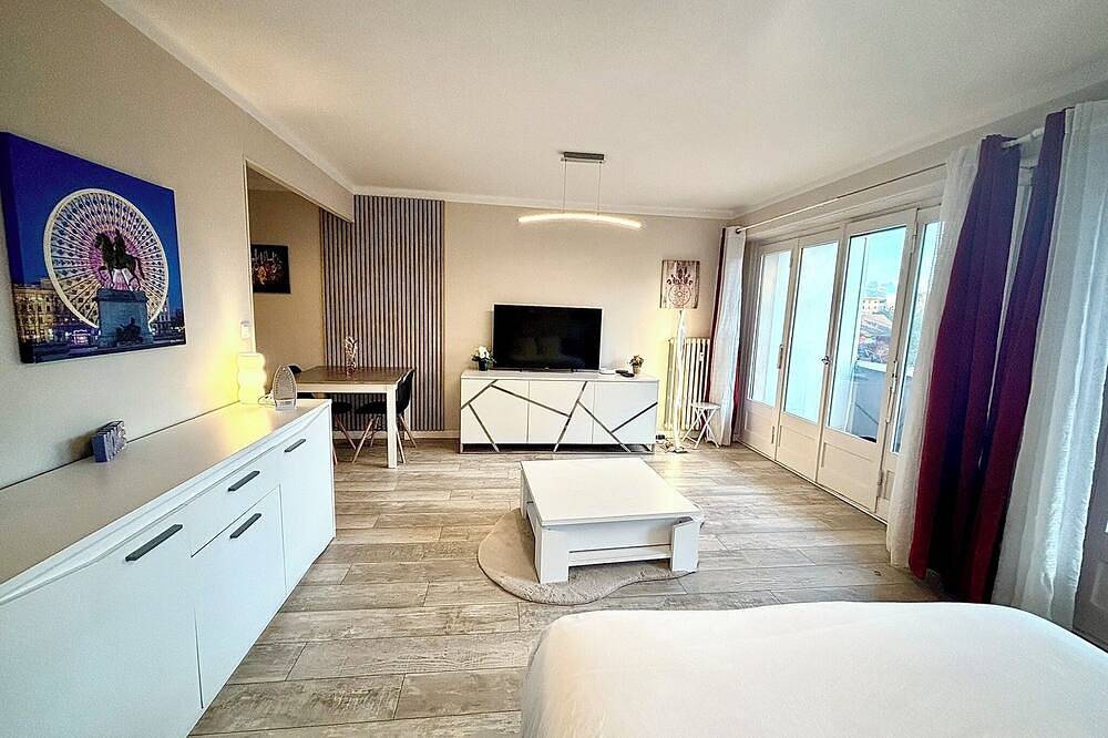 Entire apartment, Chateau Rouge in Annemasse, Saint-Julien-en-Genevois region