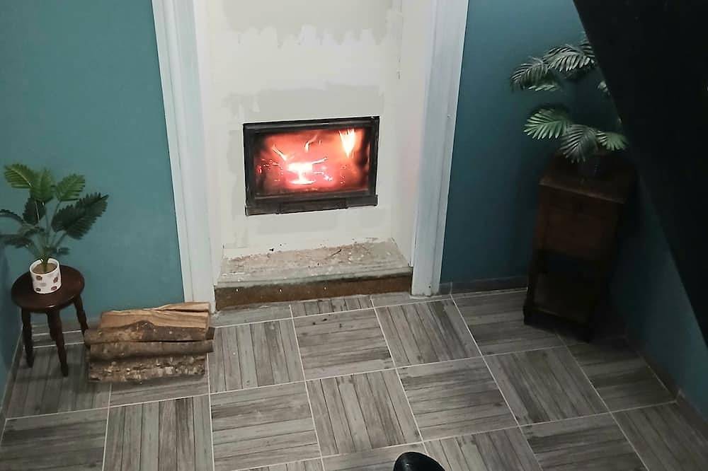 Quiet 3-person family room facing the forest, ideal for families in Saint-Nectaire, Volcans d'Auvergne Regional Nature Park