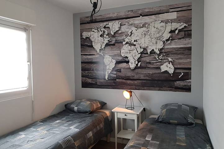 Gîte pour 4 personnes, avec terrasse ainsi que piscine et jardin à Hermanville-sur-Mer - 2