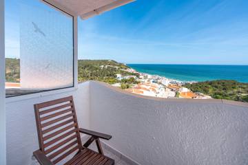 Apartment for 4 People in Salema, Algarve, Photo 1