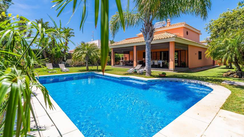 Villa pour 8 personnes, avec Balcon/Terrasse et Piscine