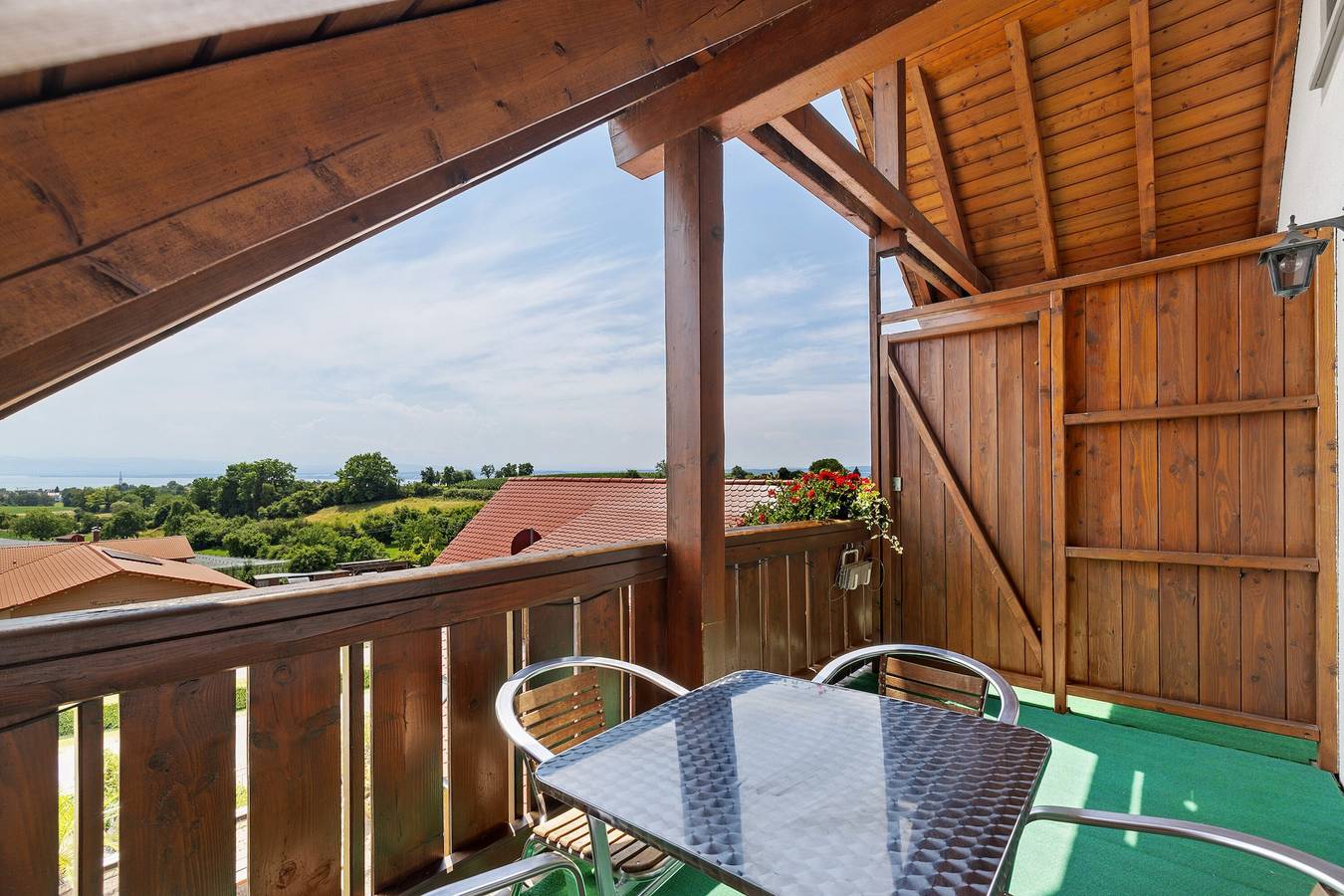 Ganze Wohnung, 2-Zimmer-Ferienwohnung B Haus 1 mit Seeblick, Gemeinschaftsterrasse und Wi-Fi in Meersburg, Region Bodensee-Oberschwaben