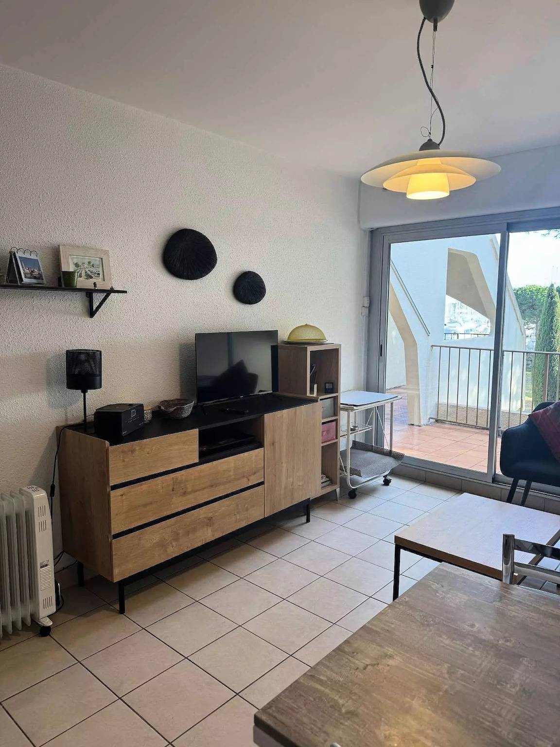 Appartement entier, Appartement vue port dans résidence avec piscine in Aigues-Mortes, Côte d'Améthyste