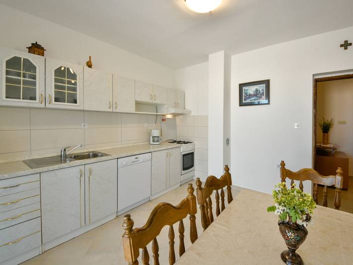 Ferienhaus für 8 Personen, mit Balkon und Terrasse sowie Garten und Ausblick in Obrovac - 3