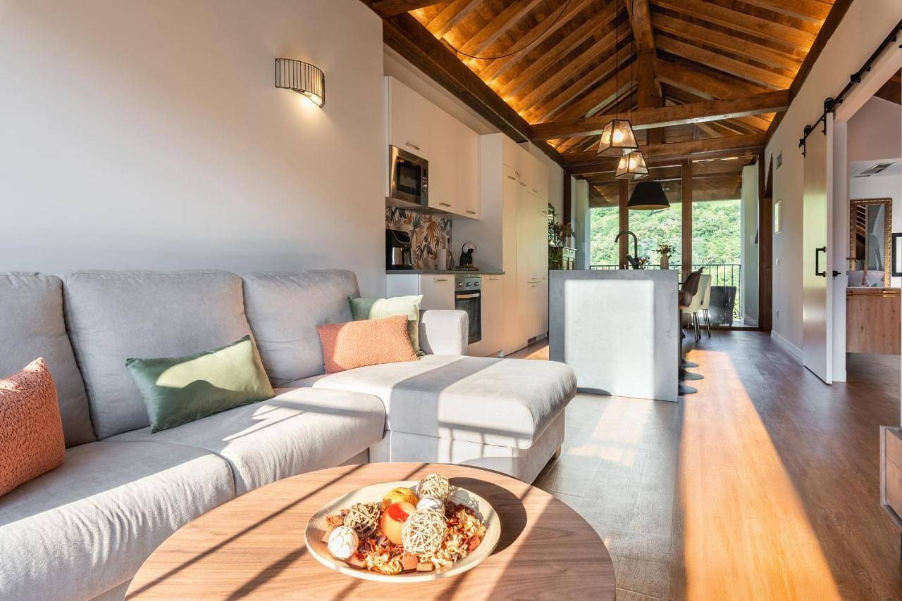 Three-Bedroom Premium Apartment with Balcony in Cangas del Narcea, Cordillera Cantábrica