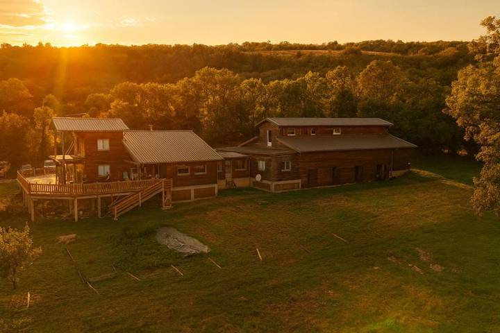 Gîte pour 2 personnes, avec Terrasse ainsi que Jardin et Vue à Villemotier
