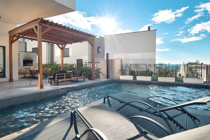 Ferienhaus für 10 Personen, mit Terrasse und Meerblick sowie Pool in Podstrana