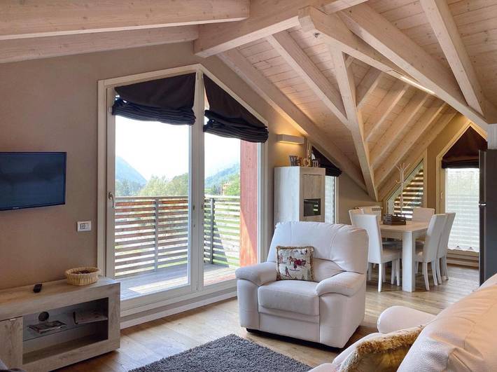 Gîte pour 6 personnes, avec sauna ainsi que balcon et vue à Temù