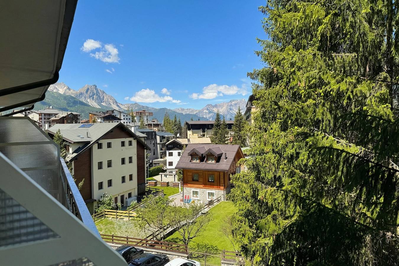 Appartamento intero, Studio Saturno 23 in the city center in Sauze d'Oulx, Via Lattea