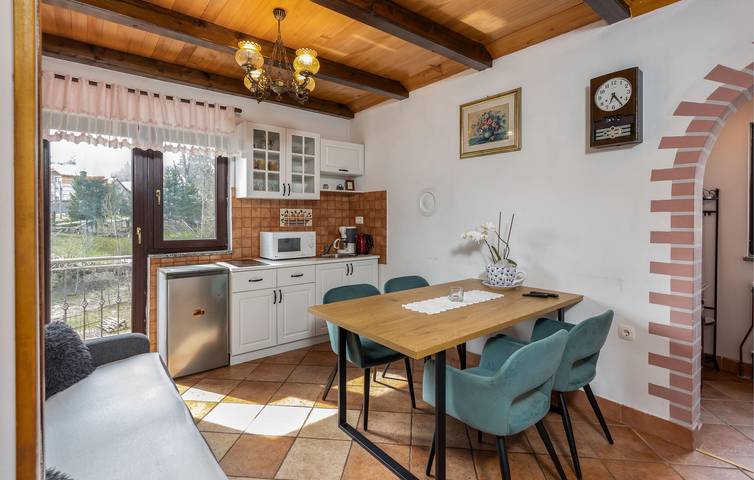 Gemütliches Apartment in Fuzine mit WLAN und Terrasse, nur wenige Schritte vom Stadtzentrum entfernt in Fuzine, Primorje-Gorski Kotar
