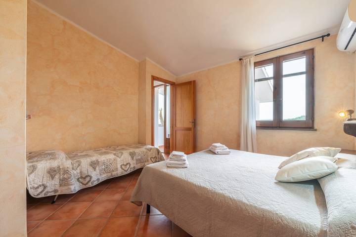 Ferienhaus 'Brezza Di Mare' mit Meerblick, privater Terrasse und Klimaanlage in Calasetta, Sant'Antioco