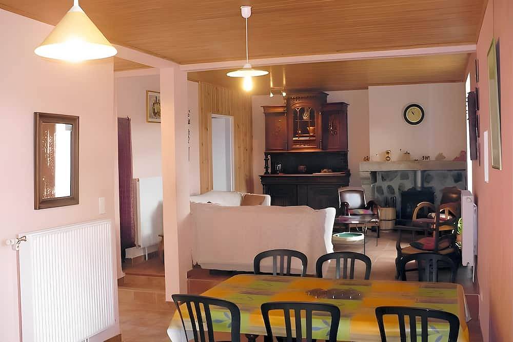 Gîte Lou Claud en bord de Loire avec Wi-Fi in Cussac-sur-Loire, Haute-Loire
