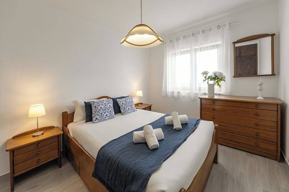 Lagoon View Villa - Ocean Serenity in Vau, Leiria District