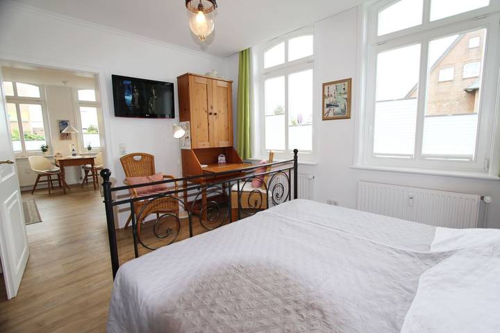 Ganze Wohnung, Helle und liebevoll gestaltete Ferienwohnung auf einer Ebene im Erdgeschoss in Wenningstedt, Sylt