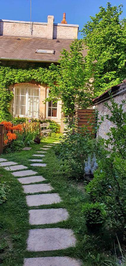 Gîte pour 4 personnes, avec Terrasse et Jardin à Nevers