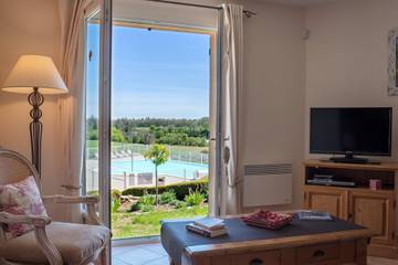 Gîte pour 4 personnes, avec piscine et balcon à Saint-Trinit