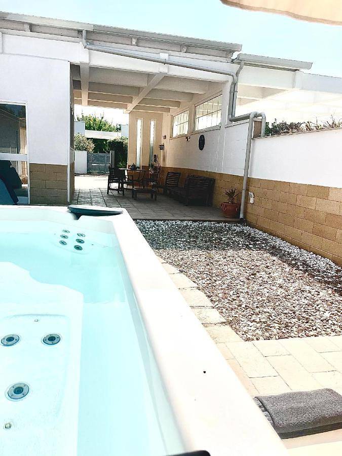 Polignano Villa with Jacuzzi, Garden & Parking in Polignano a Mare, Provincia di Bari