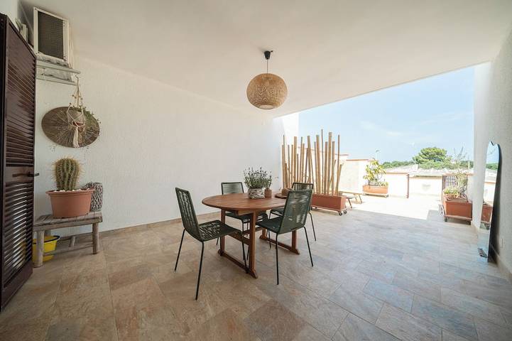 Location de vacances pour 3 personnes, avec terrasse à Capitolo