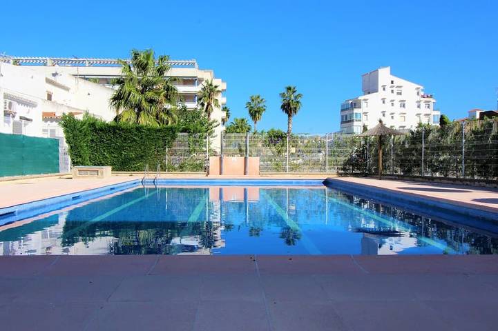Gîte pour 6 personnes, avec piscine et terrasse