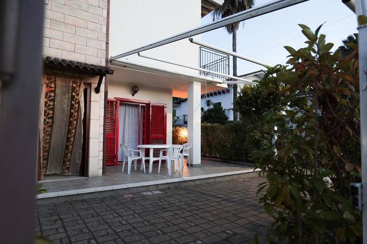 Location de vacances pour 6 personnes, avec jardin ainsi que balcon et vue à Villapiana - 3