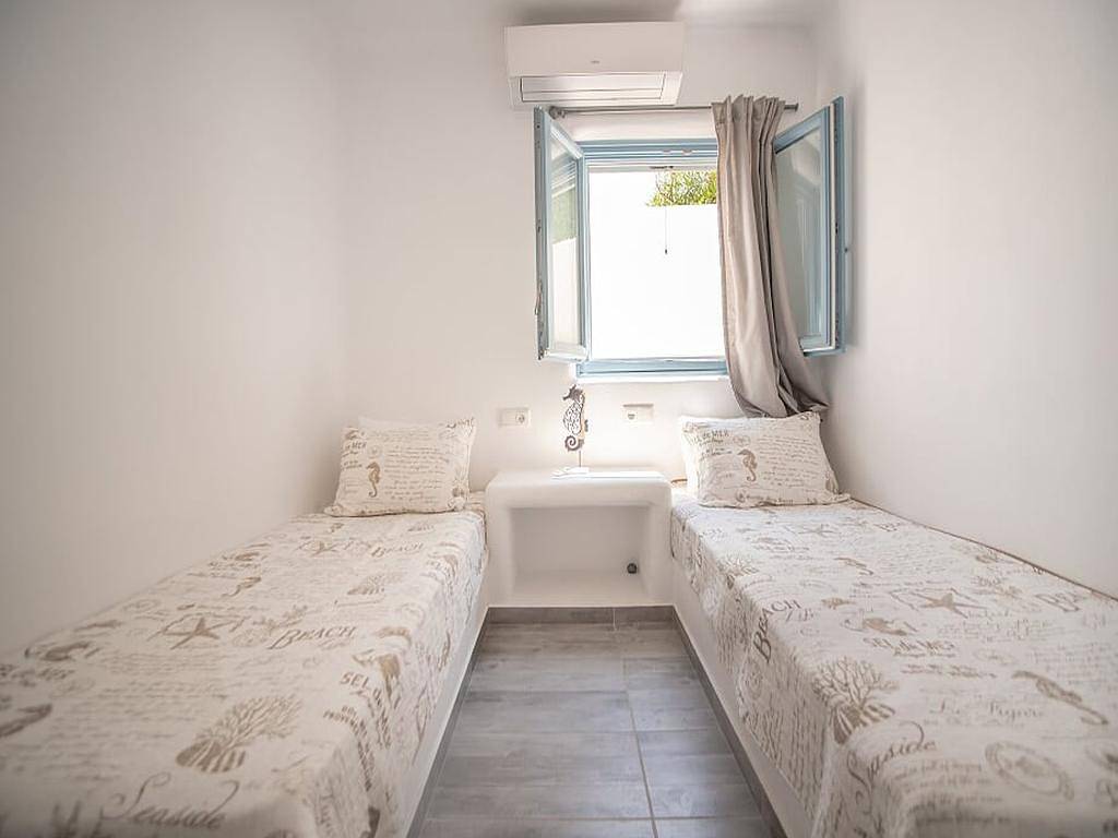 293102 - Casa Magnifica in Cyclades