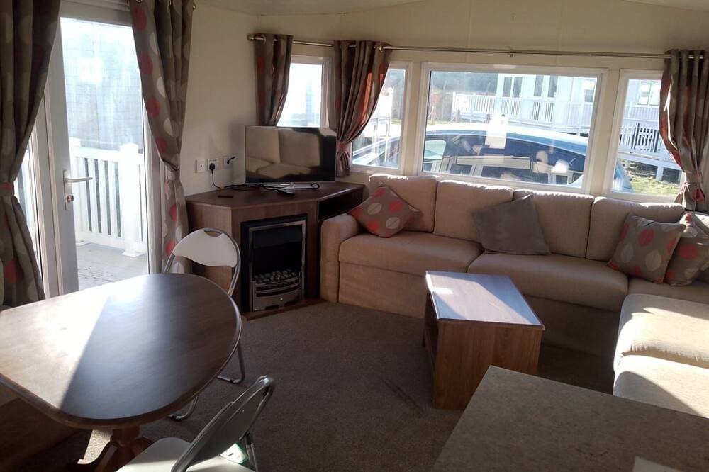 8 Berth Caravan - with veranda in Camber Sands, Camber