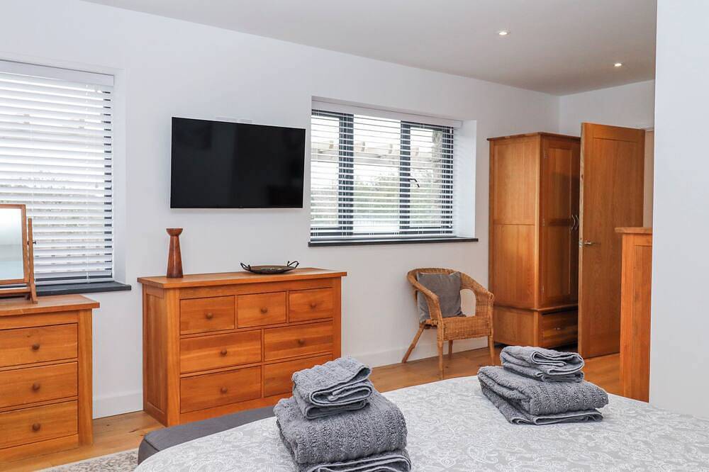 Lower Moorwood, family friendly, with hot tub in Bovey Tracey in Bovey Tracey, Dartmoor