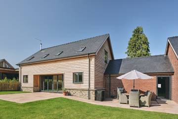 Log Cabin for 6 People in Herefordshire, West Midlands, Photo 3