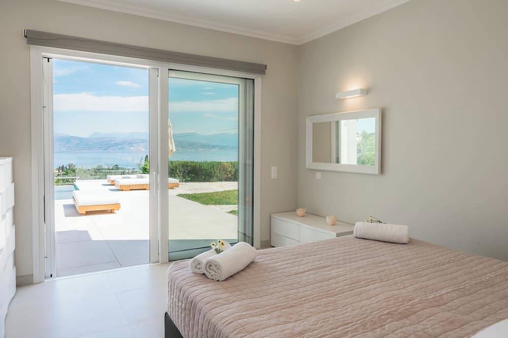 Private Villa at the headline with a panoramic view close to the main village in Kassiopi, Corfu