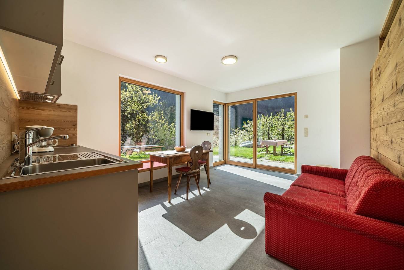Ganze Wohnung, Ferienwohnung 'Mayrhof Vergissmeinnicht' mit Bergblick, Wlan, Balkon & Garten in St. Pankraz, Ortleralpen