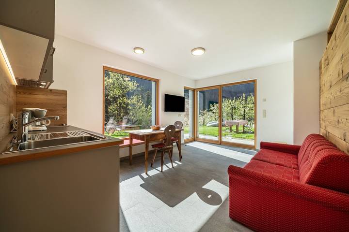 Apartamento inteiro, Apartamento 'Mayrhof Vergissmeinnicht' com vista para a montanha, Wi-Fi, varanda e jardim in San Pancrazio, Ortler Alps
