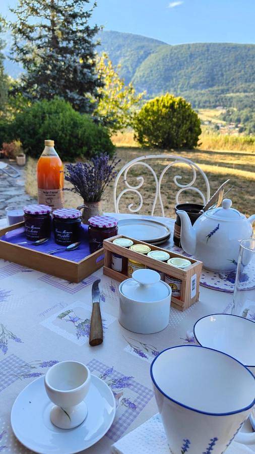 Chambre d’hôte pour 3 personnes, avec vue et jardin