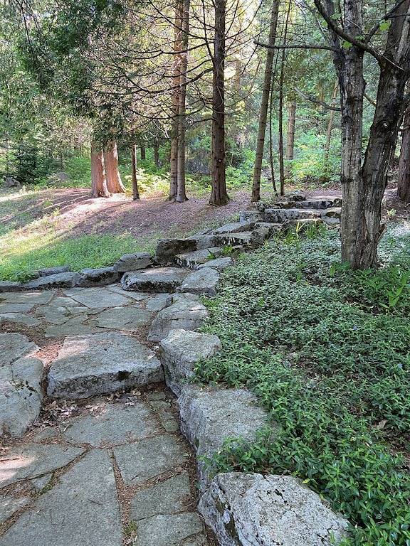 Family-friendly cottage right on Drag River in Algonquin Provincial Park