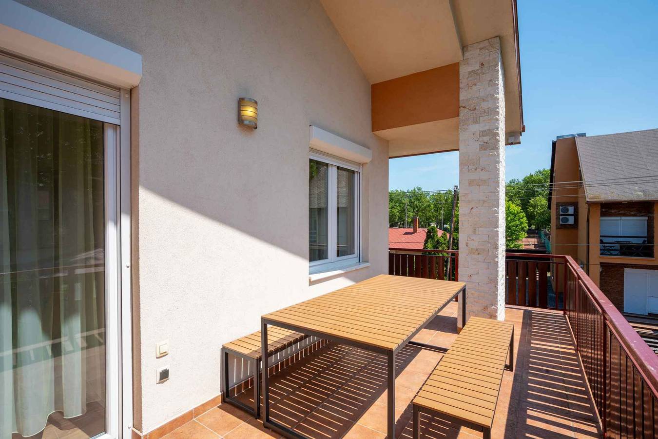 Cały apartament wypoczynkowy, Mieszkanie wakacyjne z klimatyzacją, dostępem do Internetu i dużym balkonem  in Balatonboglár, Południowe brzegi Balatonu