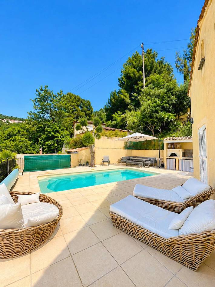 Location de vacances pour 10 personnes, avec piscine, adapté aux familles à Colomars