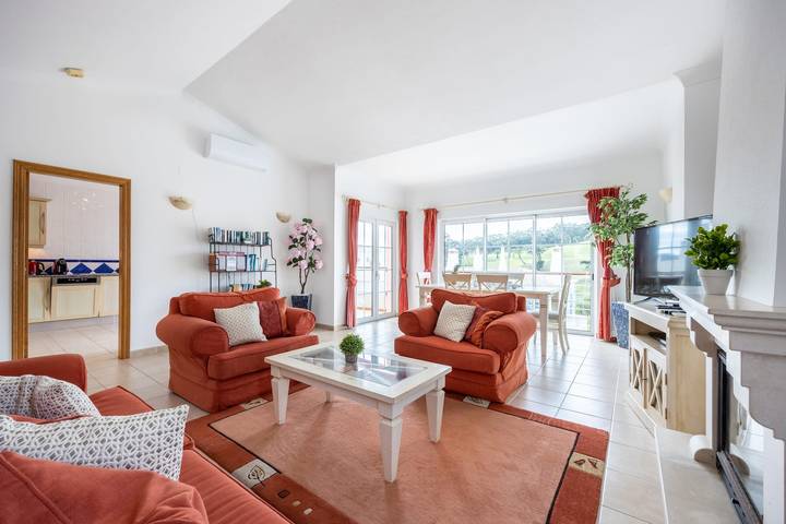 Casa de férias para 6 pessoas, com Varanda e Terraço e ainda Piscina em Budens