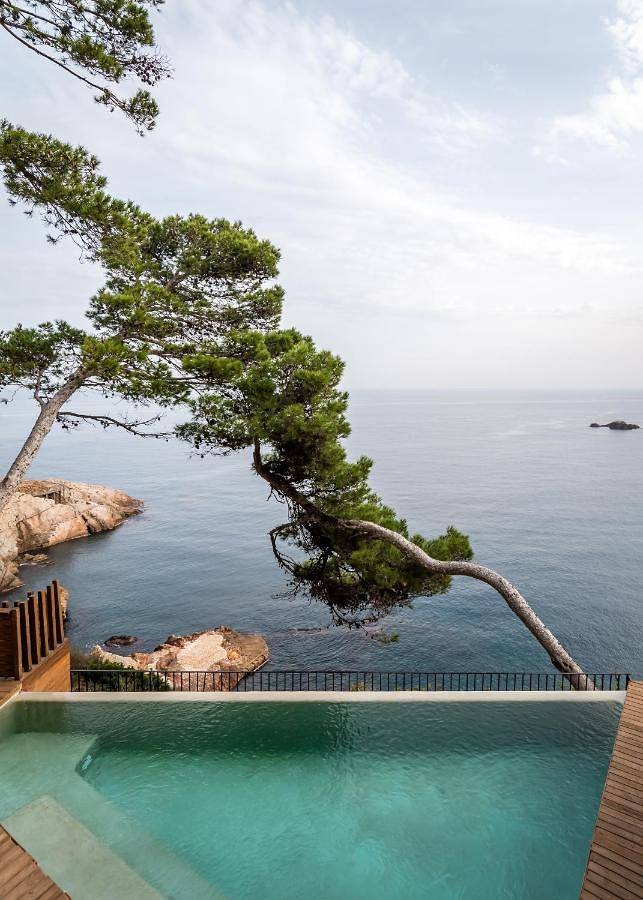 Apartahotel para 8 personas, con vistas además de jardín y piscina en la Costa Brava
