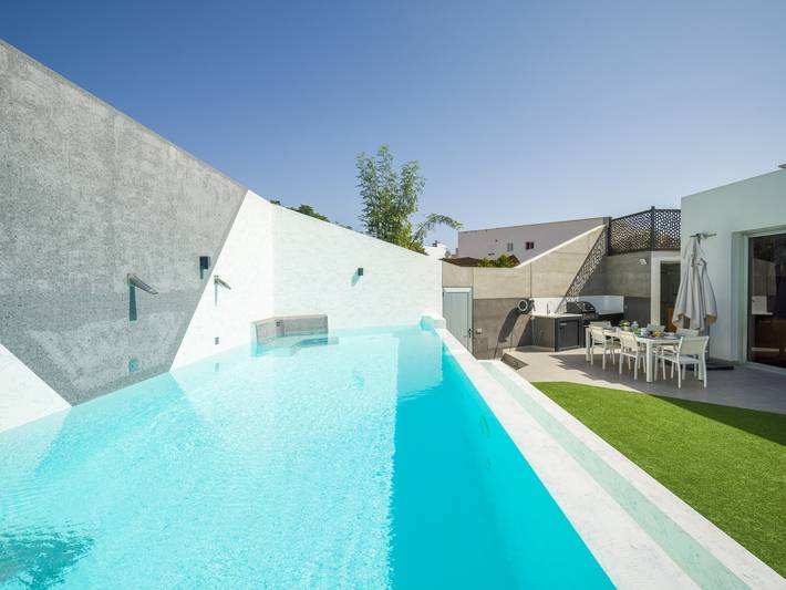 Casa rural para 6 personas, con jardín además de terraza y piscina, Familias con niños en Salobre - 2