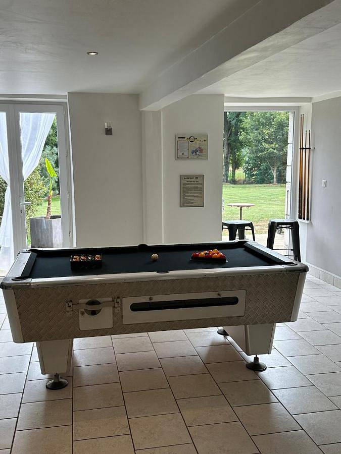 Location de vacances pour 13 personnes, avec vue ainsi que piscine et jardin, animaux acceptés à Compolibat - 2