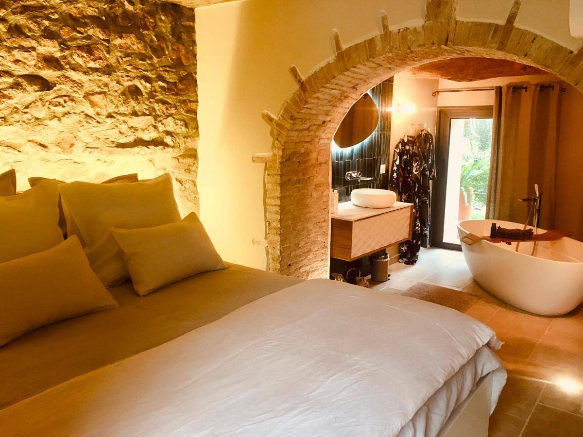 Bastide Sainte Trinide in Sanary-sur-Mer, Côte méditerranéenne (France)