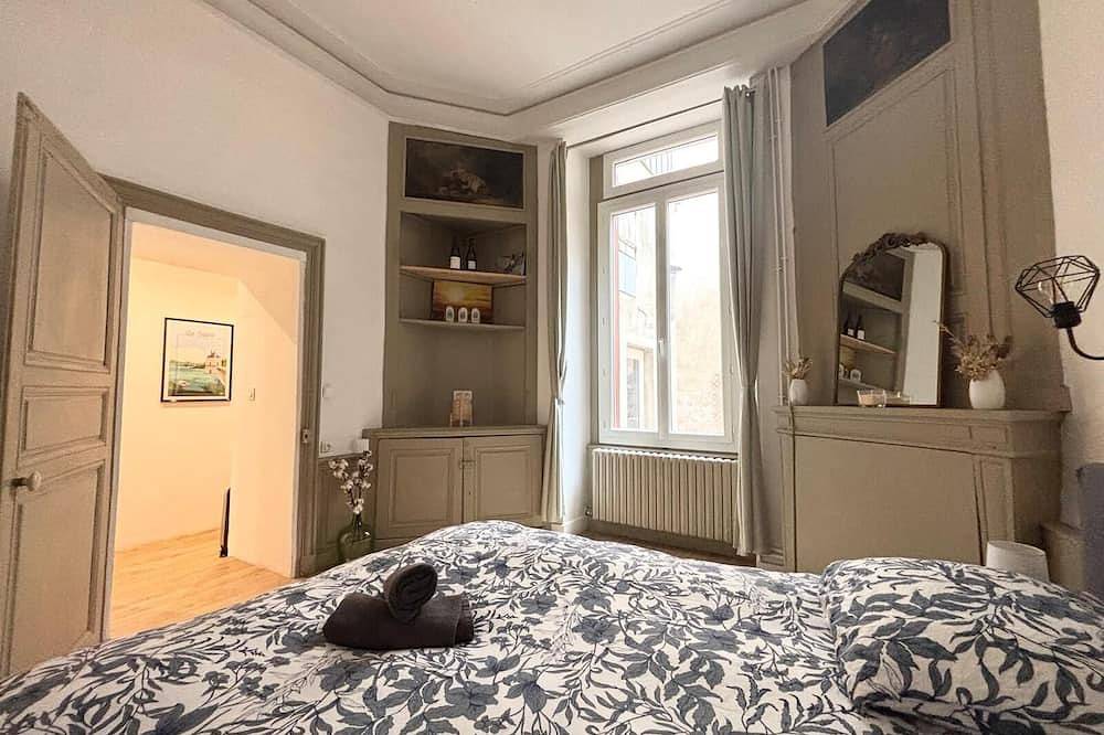 Appartement entier, Rez-de-chaussée F3 16ème Siècle, Centre-ville in Avallon, Parc naturel régional du Morvan