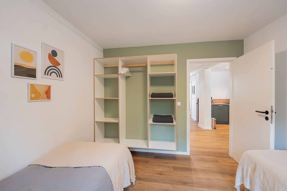 Ganze Wohnung, Zentrumsnahe, moderne Ferienwohnung \"Kaiserbleibe\" mit ruhiger Innenhof-Terrasse in Speyer, Rheinebene