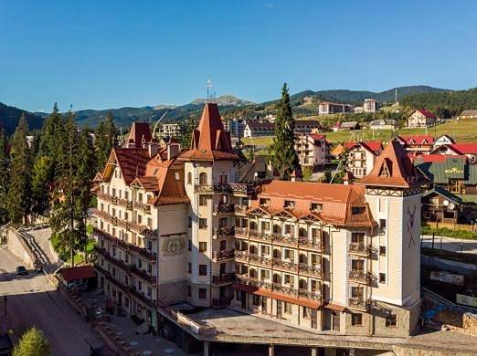 Hôtel pour 3 personnes, avec jacuzzi ainsi que sauna et balcon