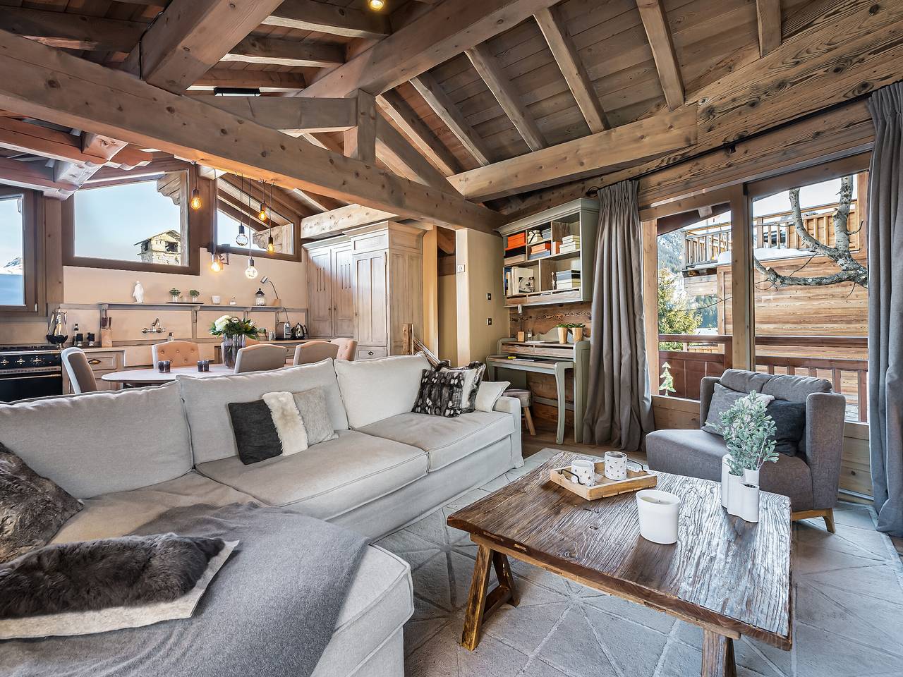 Ganze Wohnung, Charmantes Chalet für 10 Personen mit Sauna, Jacuzzi und Ski Raum in Courchevel 1550 in Saint-Bon-Tarentaise, Les Trois Vallées