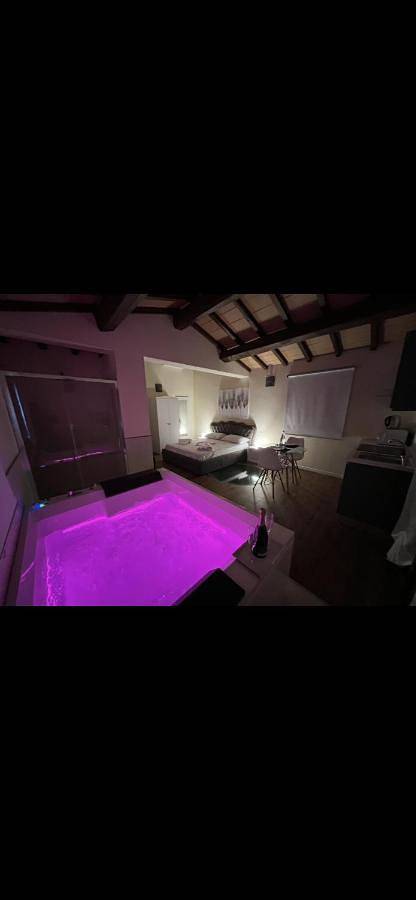 Location de vacances pour 2 personnes, avec jacuzzi et piscine dans La Storta - 3