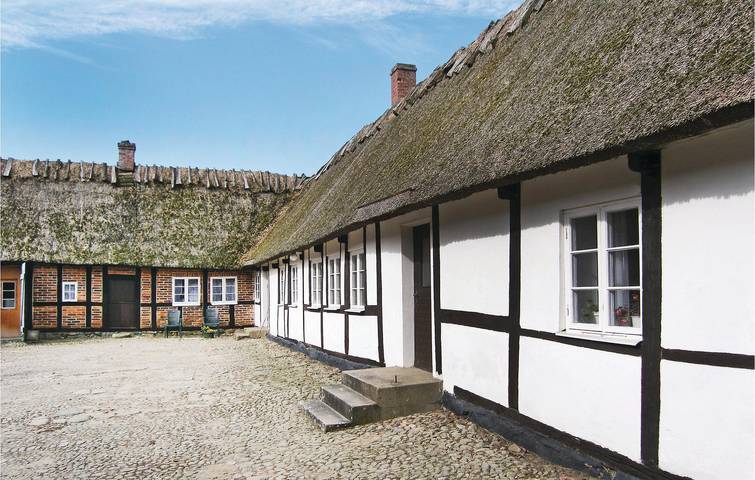 Ferienhaus für 8 Personen, mit Terrasse und Whirlpool sowie Garten in Sjöbo und Umgebung