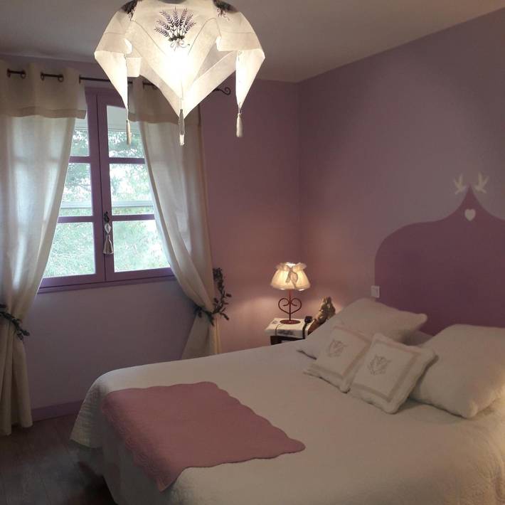 Chambre « Syrah » avec vue montagne, piscine partagée et Wi-Fi in Sainte-Cécile-les-Vignes, Vaucluse